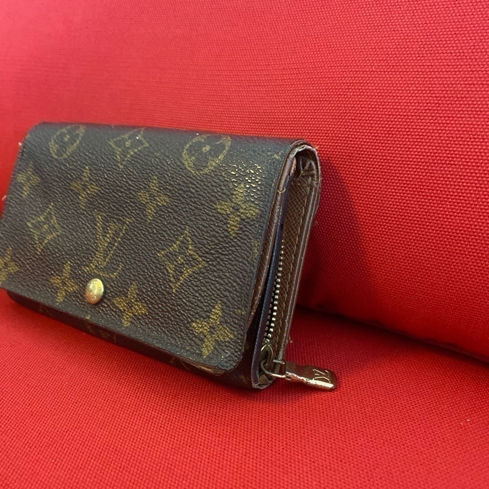 Louis Vuitton Wallet - Authentic - Picture 2 of 16